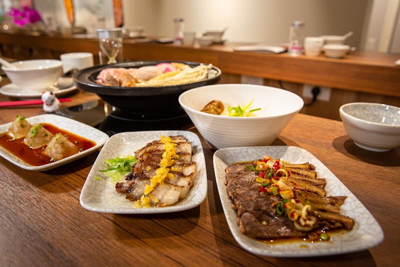 團圓-頂級酸菜白肉鍋-信義人氣鍋物|台北大安信義酸菜白肉鍋|特色鍋物|推薦酸菜白肉鍋|在地推薦火鍋|必吃酸菜白肉鍋|首選酸菜白肉鍋|純天然發酵酸白菜 - hero 1