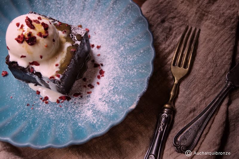 貓子曬太陽 - hero 1