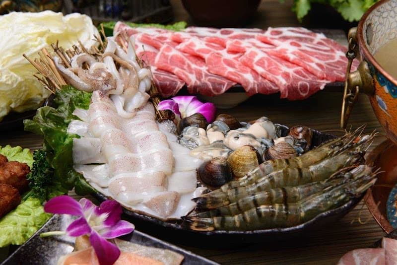 涮八方紫銅鍋－麻辣鍋｜酸菜白肉鍋｜附近美食 - hero 3