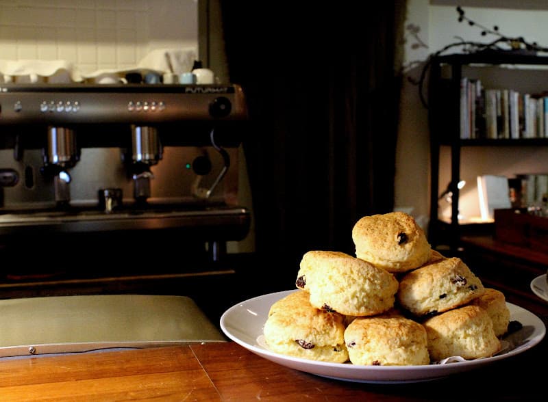 貳月咖啡 - hero 1