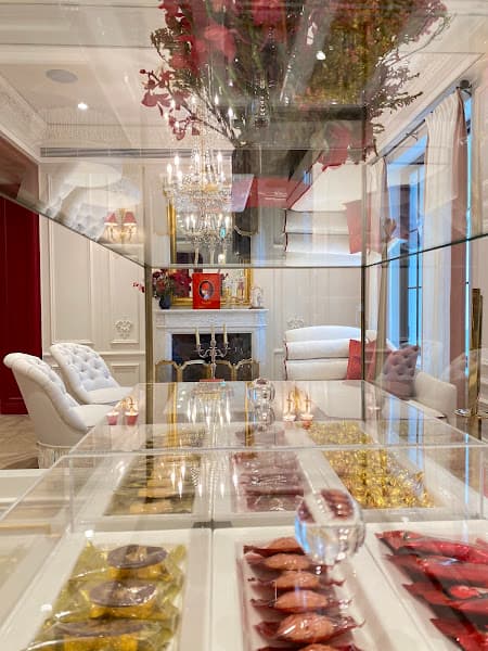 新順益國際企業有限公司-紅帽子喜餅 台北門市 - hero 1