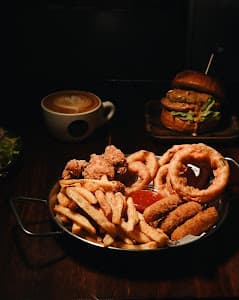 TakeOut Burger&Cafe 忠孝新生店（last order 21:40)