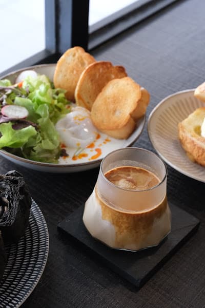 LOTUS CAFFÉ - hero 1