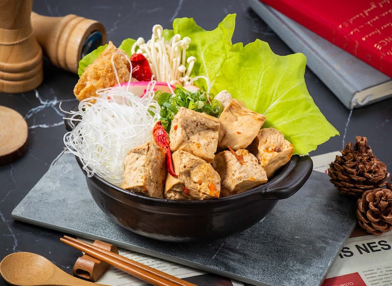 晨鮮食堂 鍋物．咖哩．丼飯．炸物/六張犁美食/樂業街美食/大安區推薦餐廳/大安區美食/大安區咖哩/大安區小火鍋 - hero 1